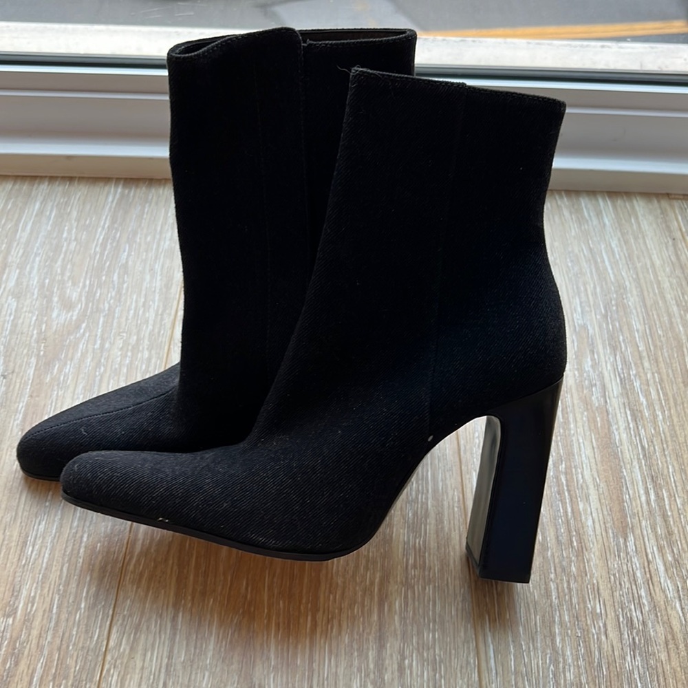 Balenciaga black ankle boots perfect for the fall.